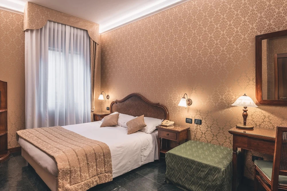 Classic Double room (full double bed)