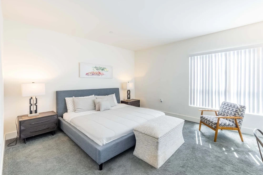 Fully furnished 3 Bedroom Apartment on Poinsettia Place 3 Apts by RedAwning