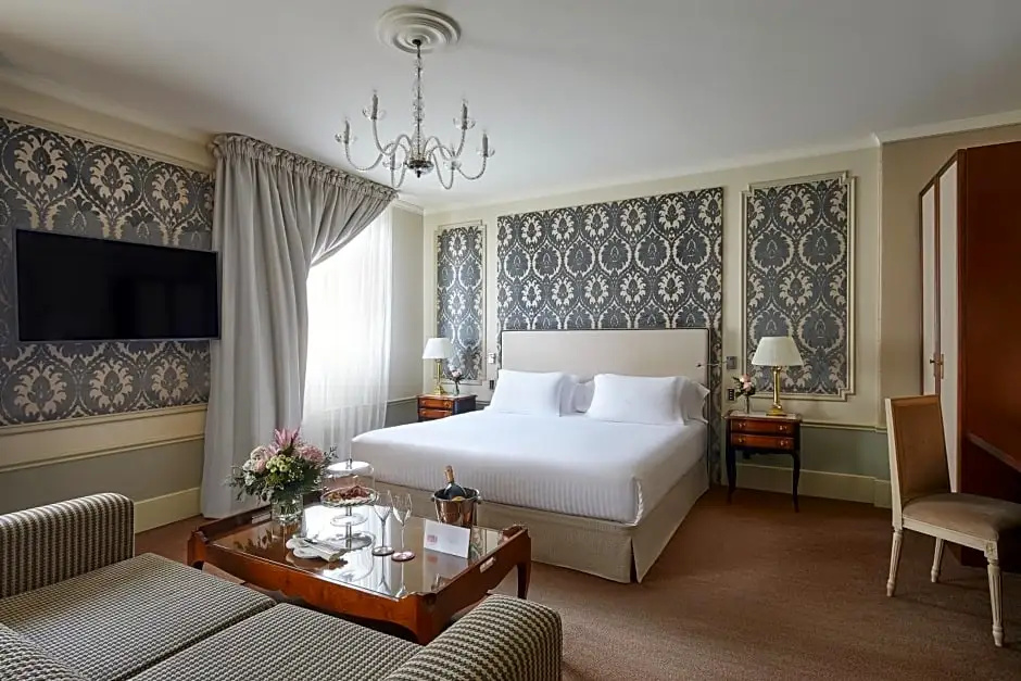 Double Junior Suite (full double bed) (bed type is subject to availability)