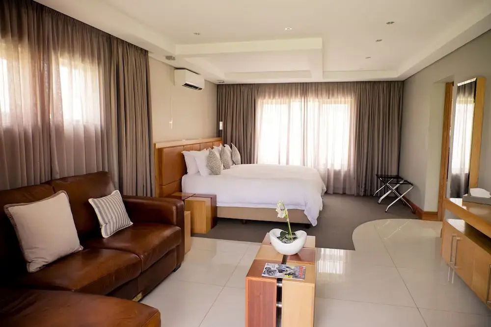 Luxury Double Suite with garden view full double bed