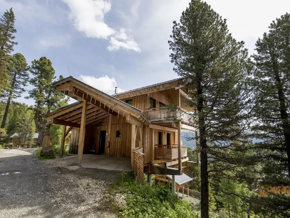Lush Chalet With hot tub