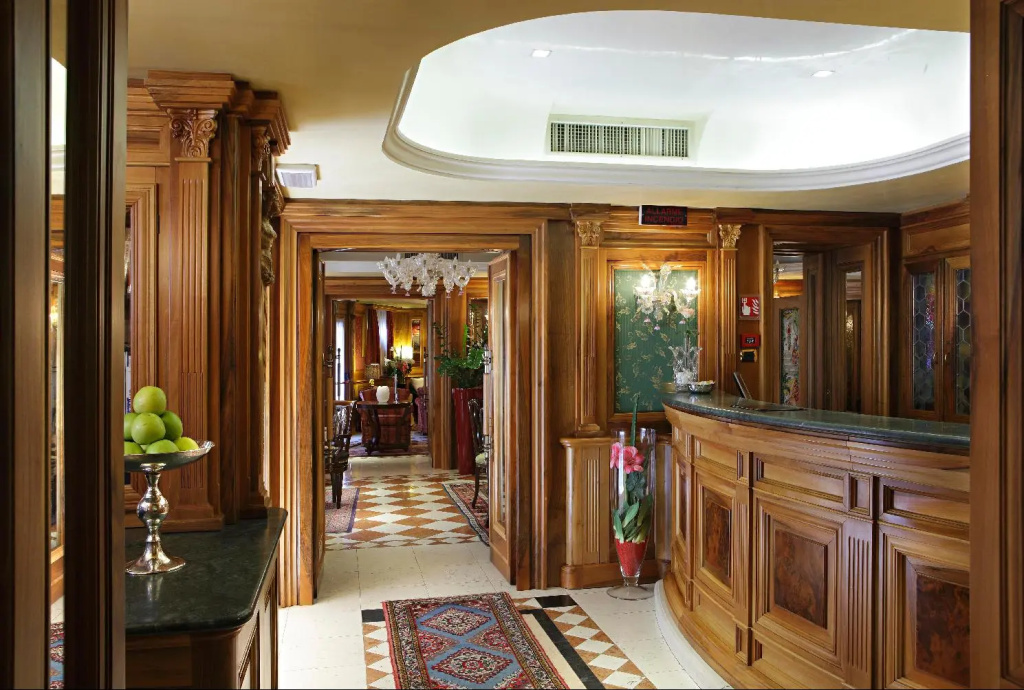 Lobby & Reception