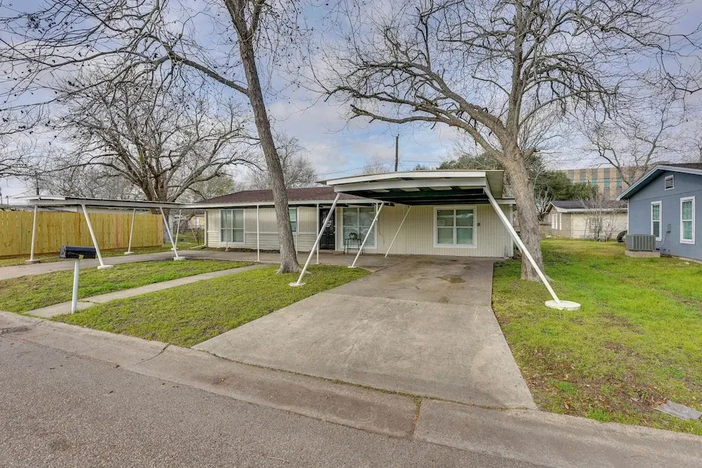 Near Wineries & Guadalupe River! Stylish Home