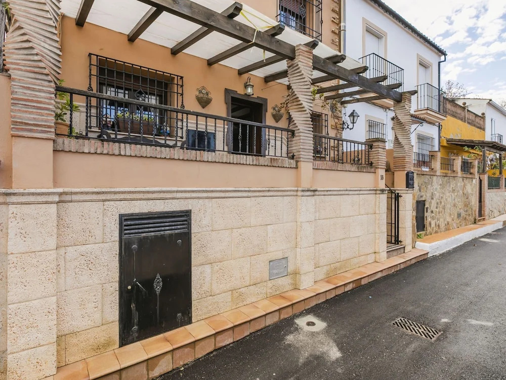 Vintage Holiday Home in Ronda with Hot Tub