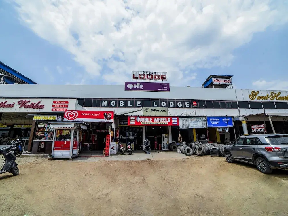 Oyo 18407 Noble Lodge