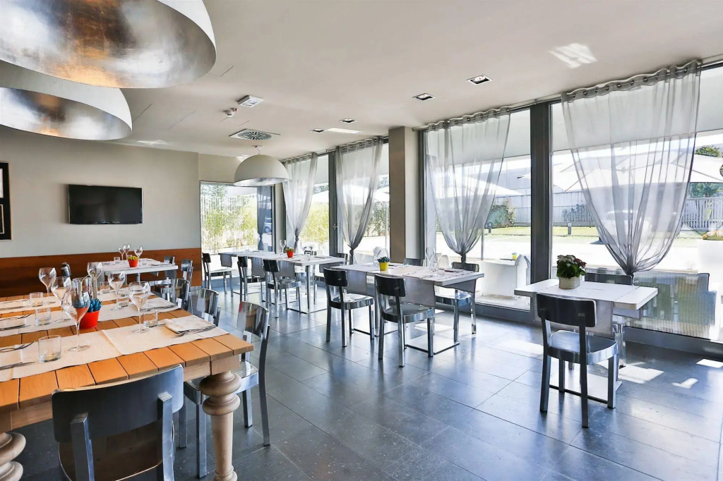 One Hotel & Restaurant - Général
