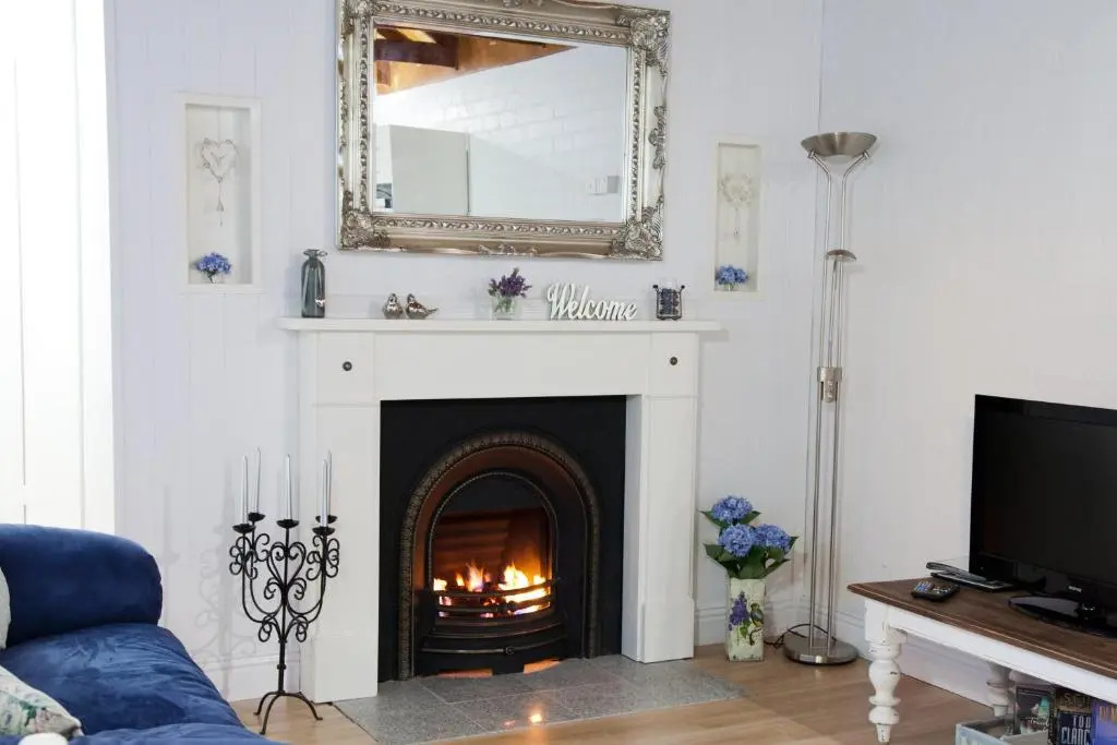 2 Bedrooms Cottage