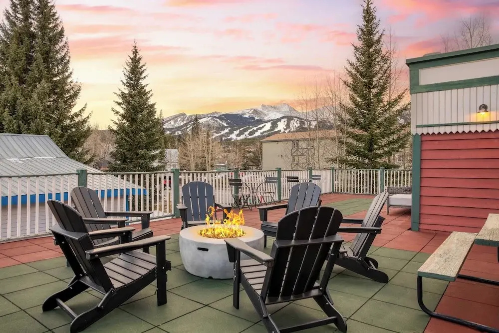 Holly by Avantstay In the Heart of Breckenridge w/ Hot Tub, Game Room & Roof Top Patio Sleeps 24
