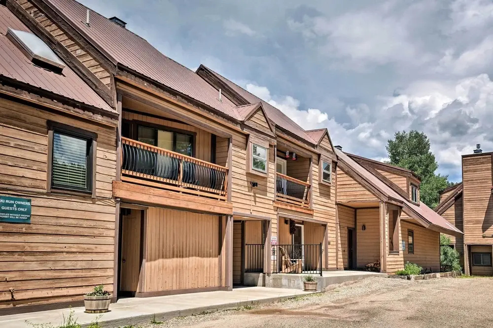 Cabin-style Condo w/ Deck Near Angel Fire Resort