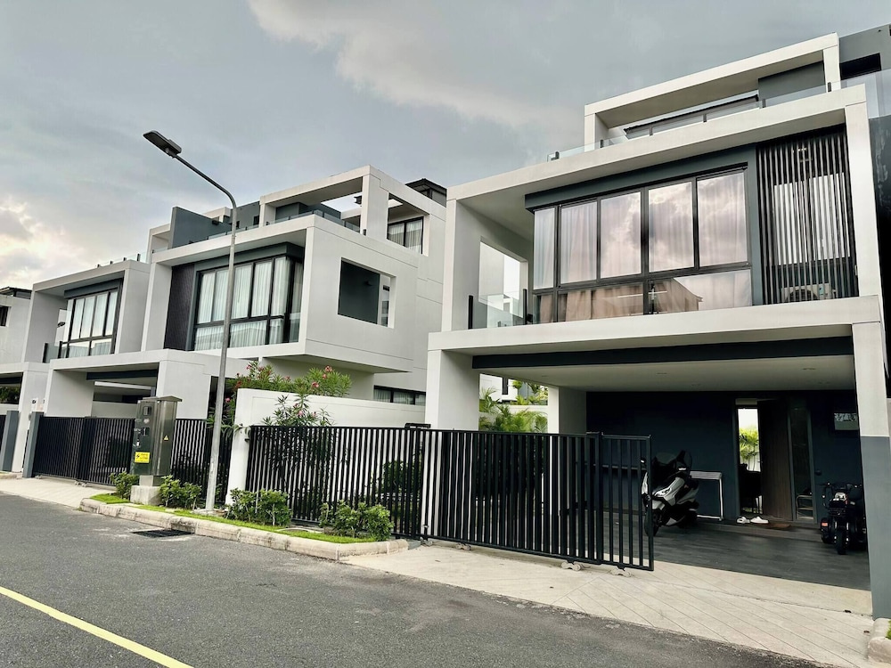 Laguna Villa With Private Pool