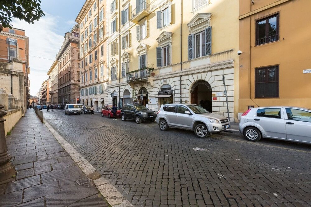 Modern and Stylish Flat Near P.zza Della Repubblica
