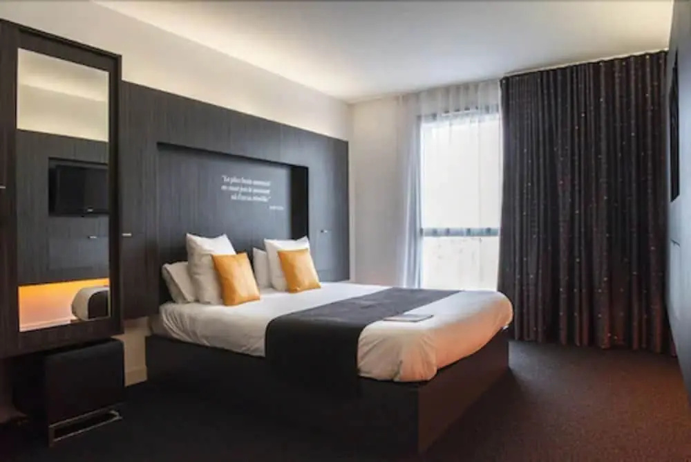 Superior Double room with city view (full double bed)