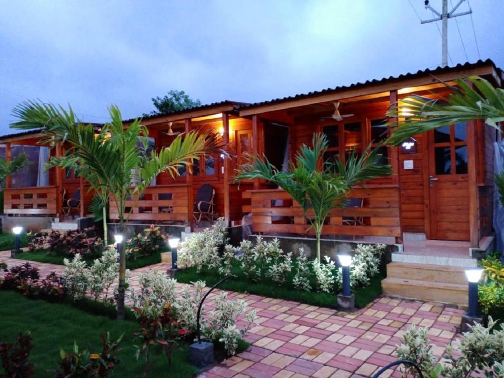 Grand Vatika Resort