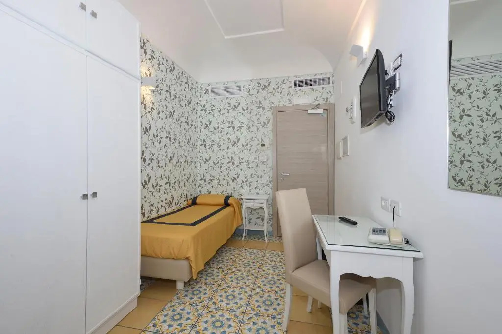 Economy room