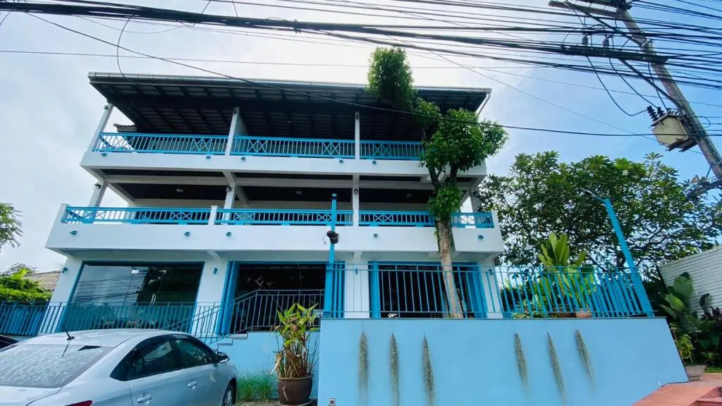 Deluxe Double room with balcony (full double bed)