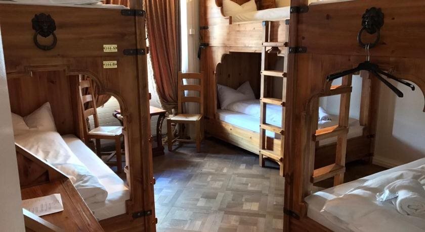 Crossbox Backpack Hotel by null