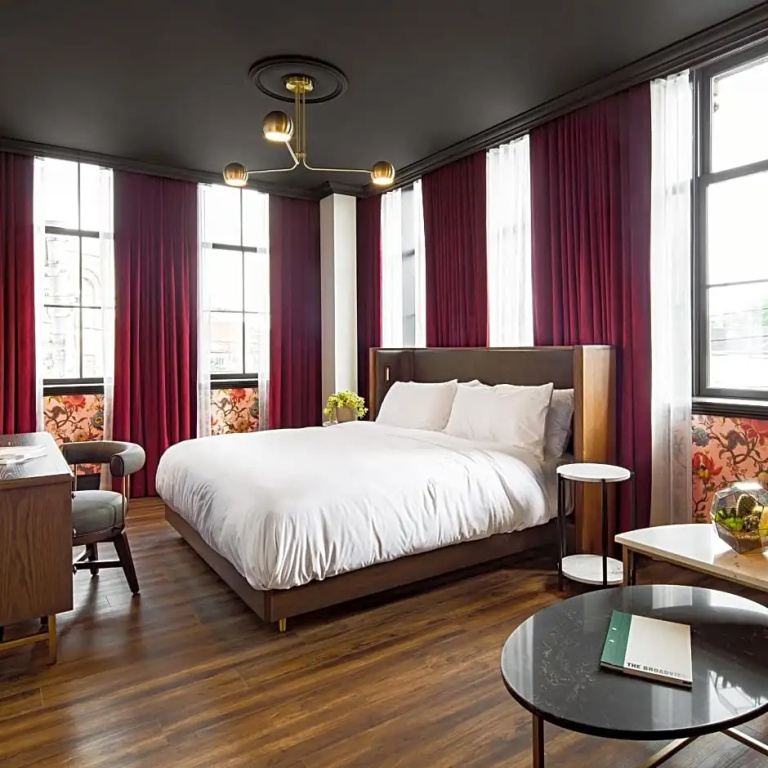 Standard room with city view