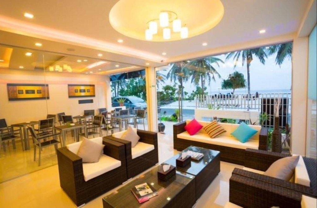 The White Harp Beach Hotel — фото