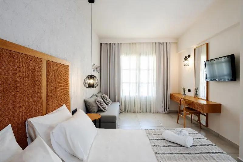 Deluxe Double room with balcony (full double bed)