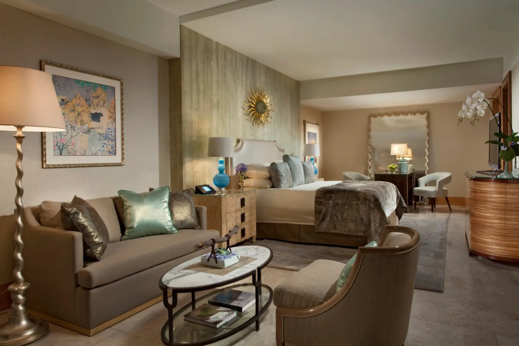 Royal Suite with courtyard view