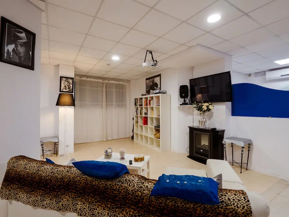Lobby & Reception