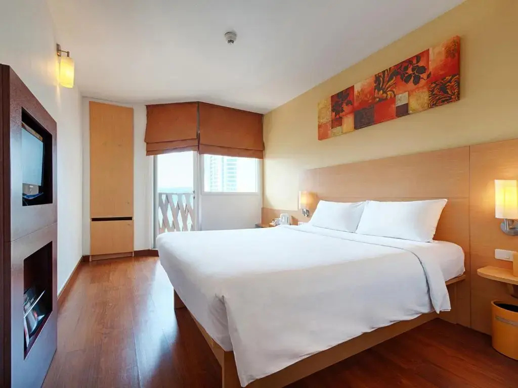 Ibis Pattaya Room Type - Standard Double room (full double bed)