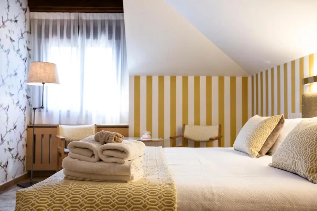 Standard room with mountain view