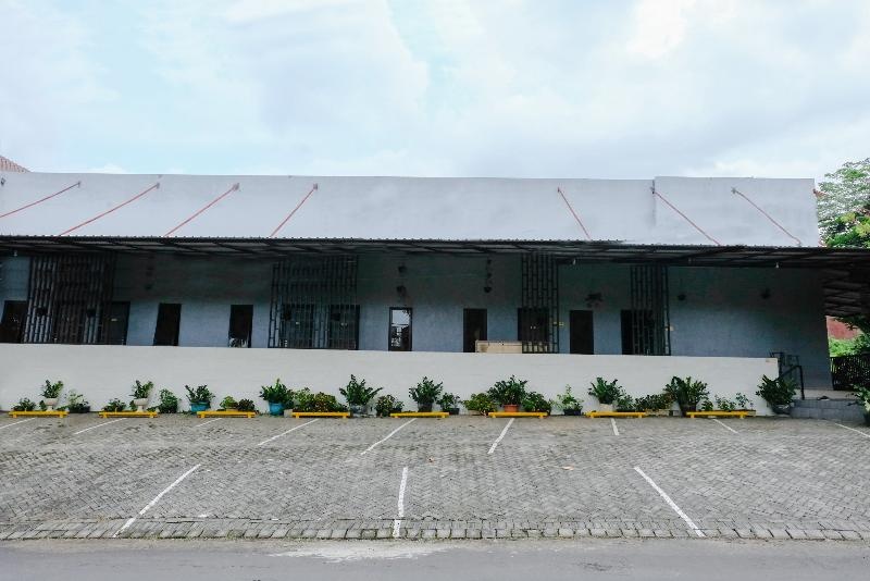 OYO 815 Double D9 Guesthouse in Malang