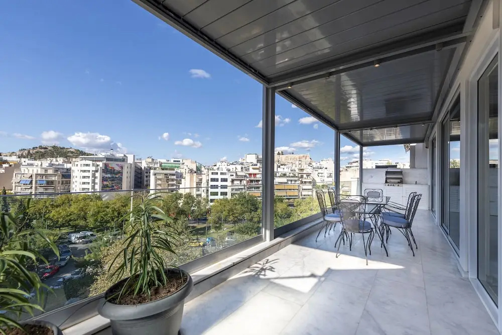 Phaedrus Living: City Center Luxury Flat N. Kosmos