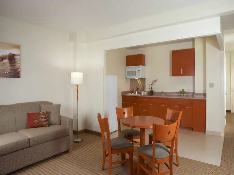 Romer House Waikiki - Chambres
