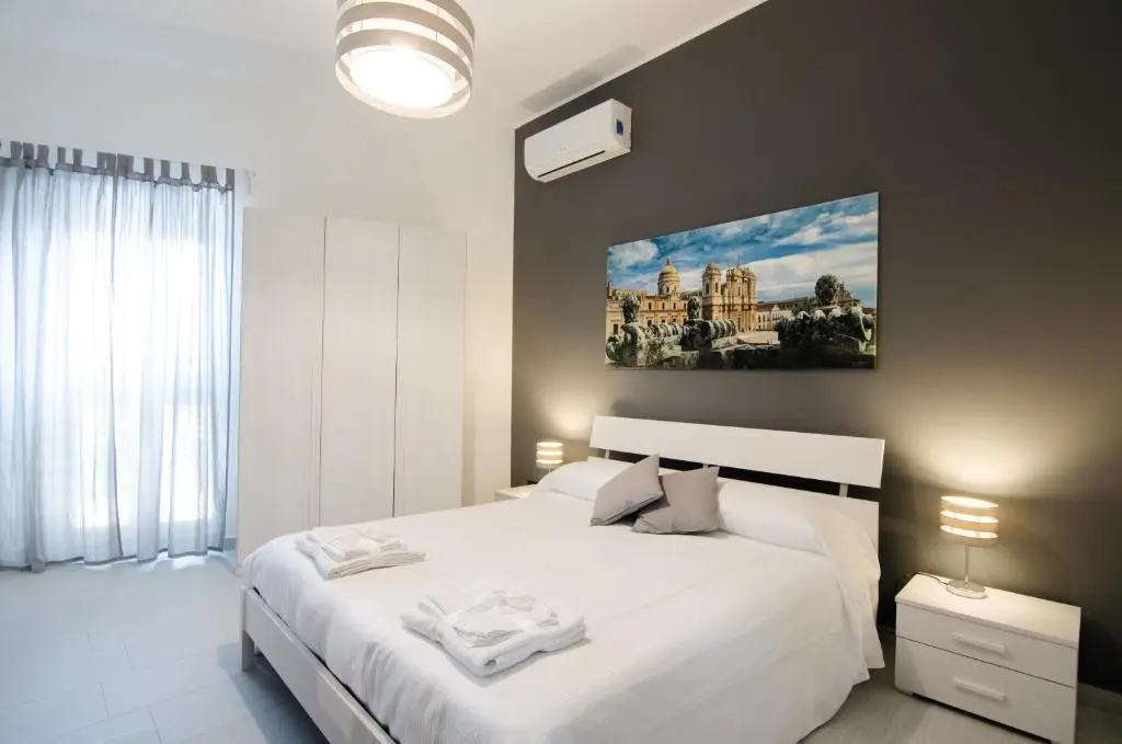 Standard Double room with balcony (full double bed)