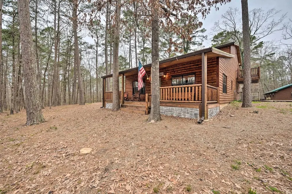 Cabin w/ Hot Tub & Grill - 6 Mi to Broken Bow Lake