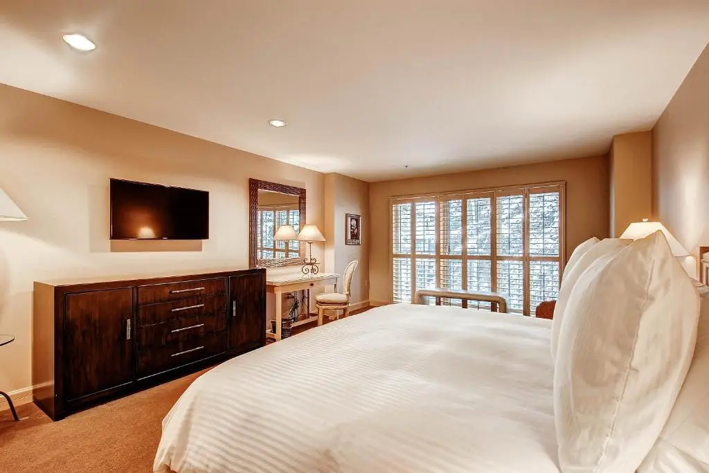 4 Bedrooms Apartment
