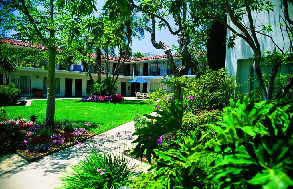 West Beach Inn, a Coast Hotel - Général