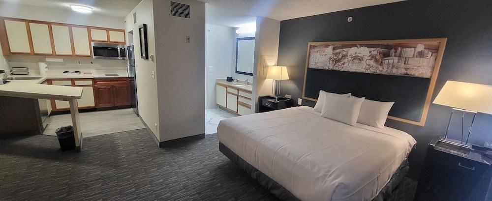 Philadelphia Suites-Extended Stay - Tap to explore photos
