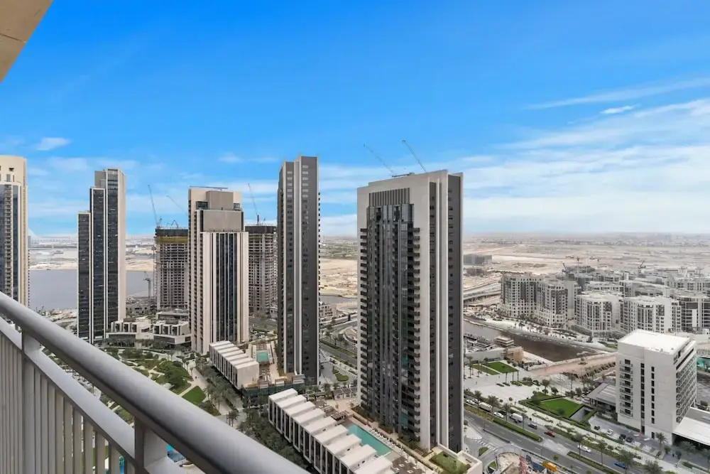 Elegant 1BR with Panoramic Views