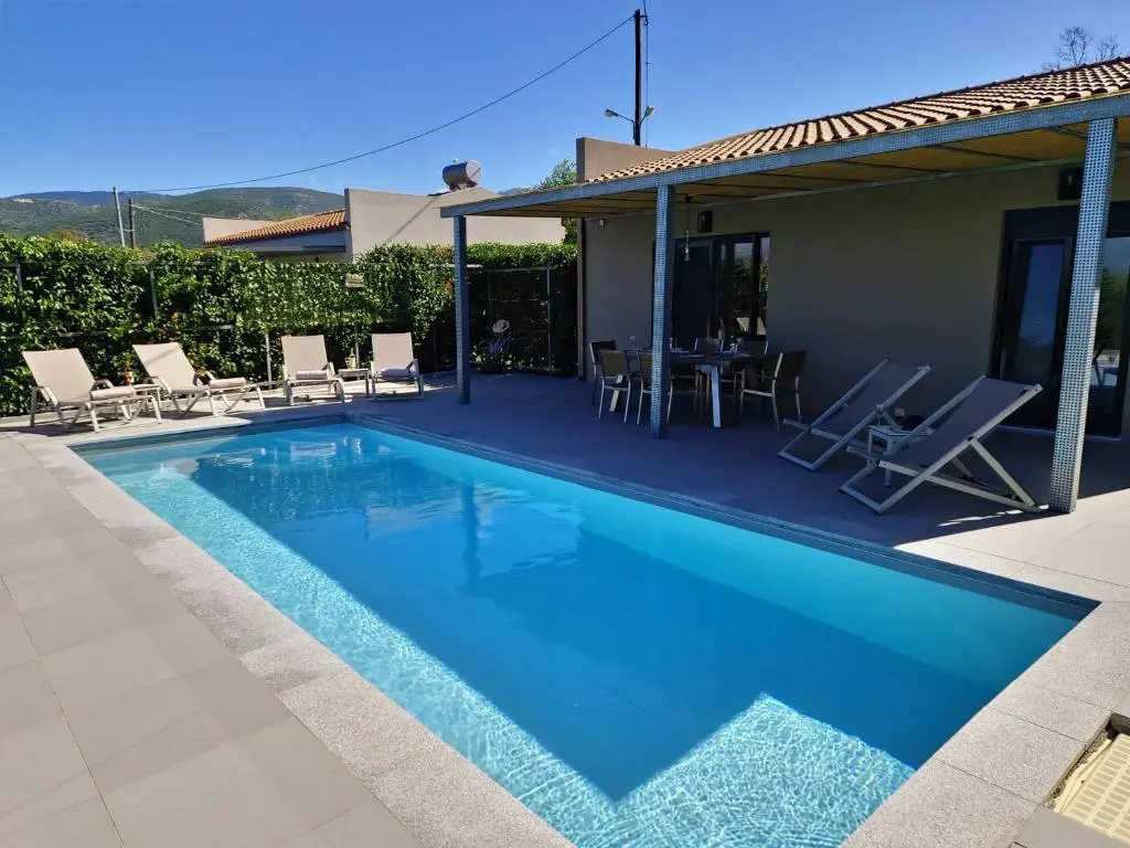 2 Bedrooms Villa