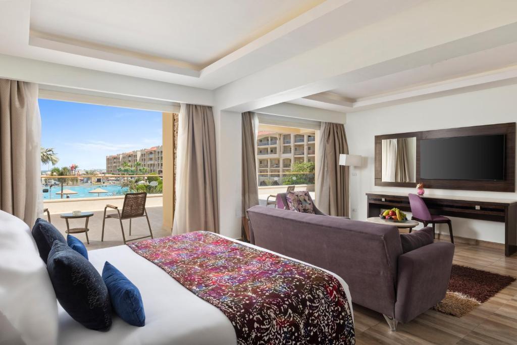 Полулюкс с видом на бассейн в Pickalbatros White Beach Resort - Hurghada