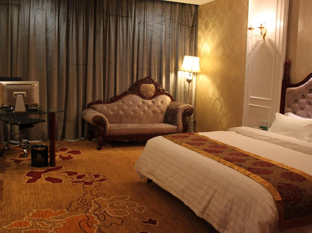 Deluxe Double room (full double bed)
