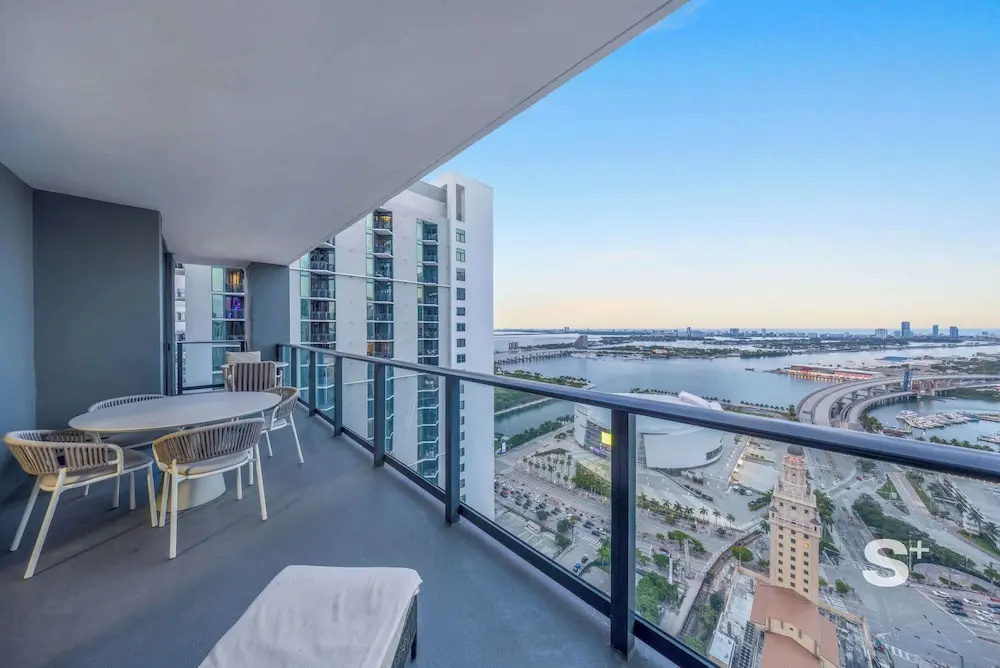 Chic 2BD Downtown Condo with Water Views