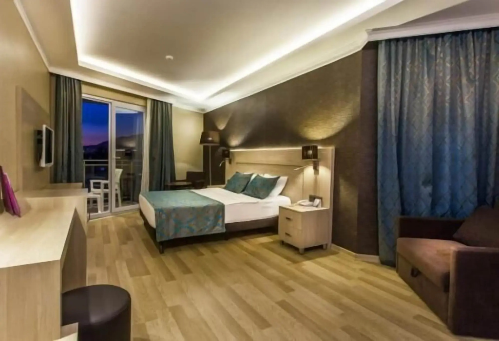 Parador Beach Hotel — фото