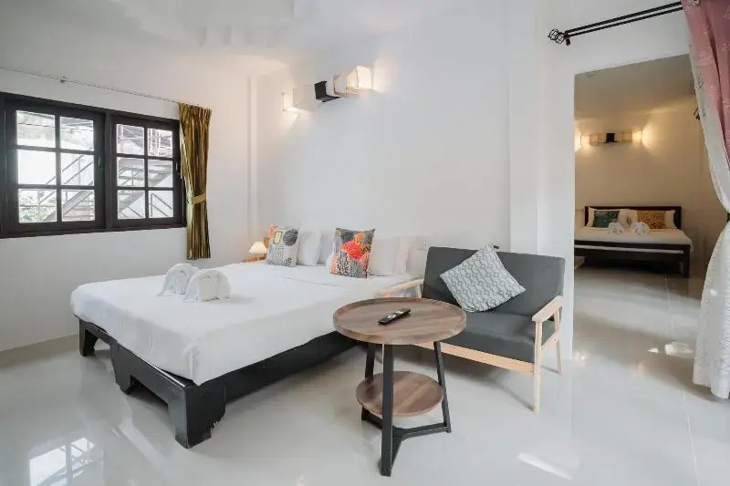 Семейный номер Standard с балконом в Club Bamboo Boutique Patong Beach Resort
