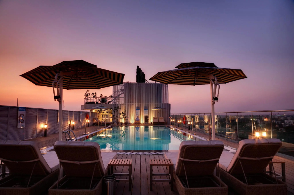 Superior Club room