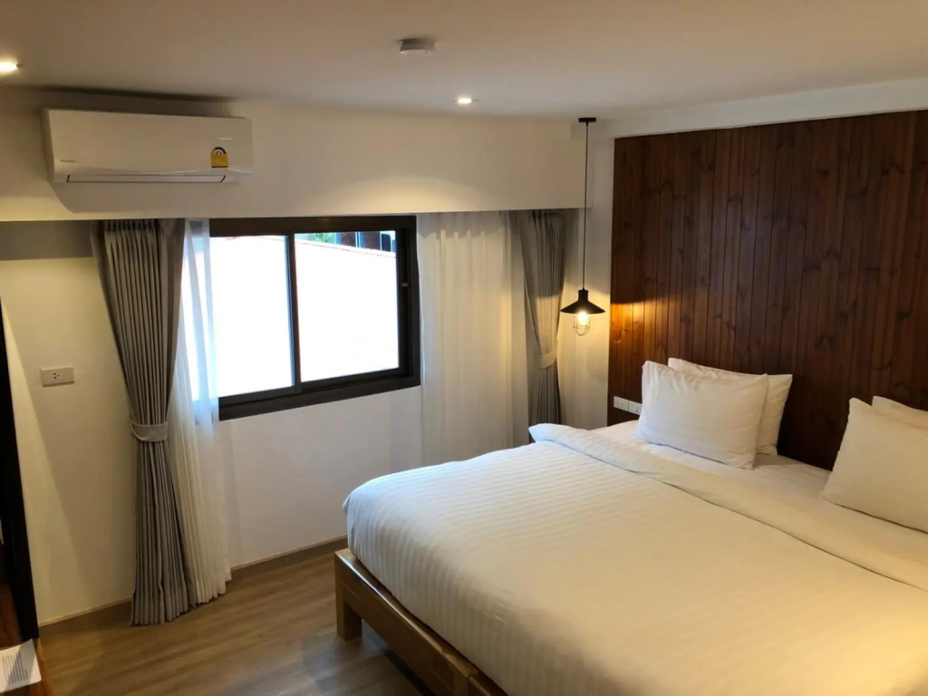 Standard Double room with mountain view (full double bed)