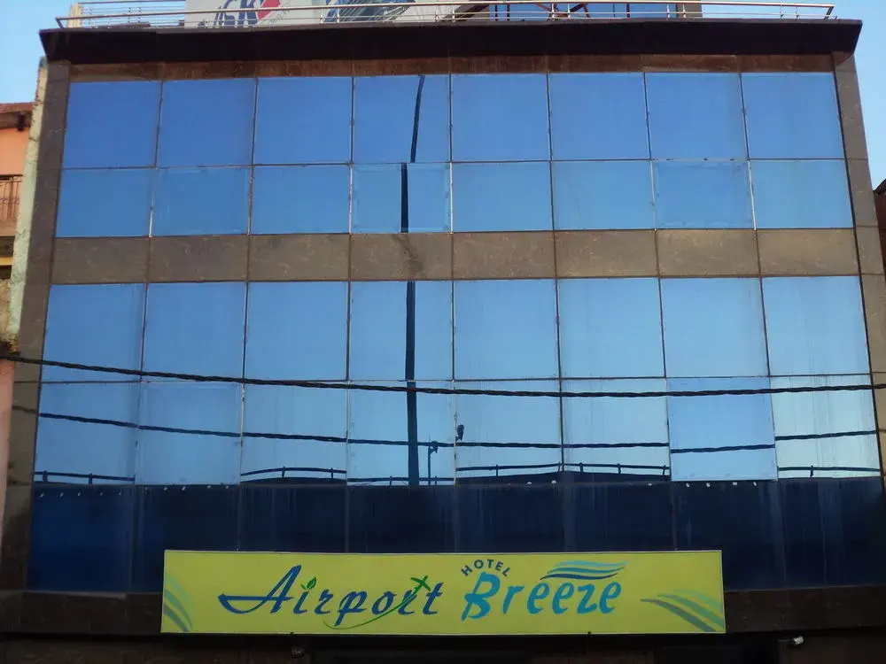 Airport Hotel Breeze