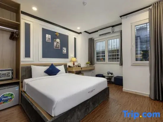 Deluxe Double room with city view (full double bed)