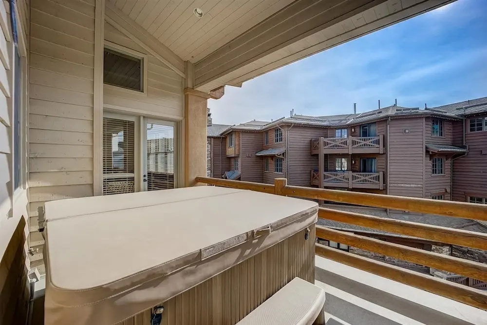 Mont Cervin #32 by Avantstay Ski In Ski Out Home in Silver Lake Village w/ Hot Tub