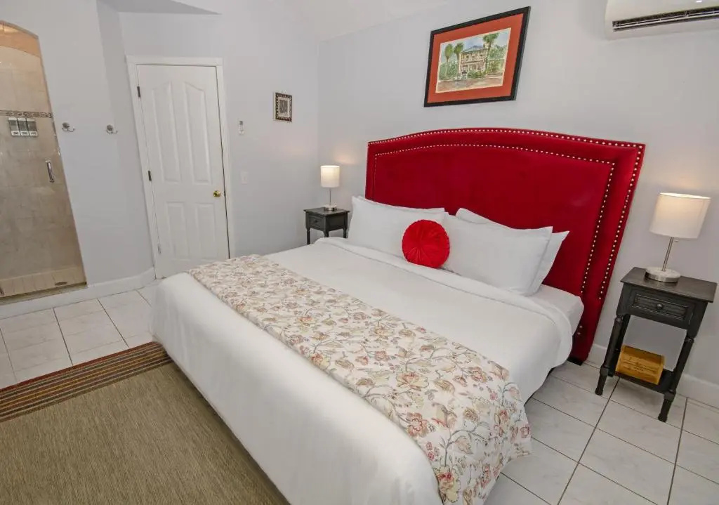 Deluxe Double room (full double bed)