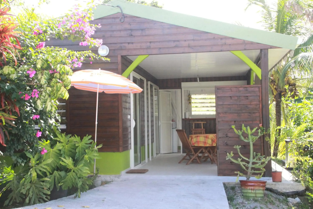 Bungalow de 2 chambres avec terrasse amenagee et wifi a Riviere Salee a 9 km de la plage
