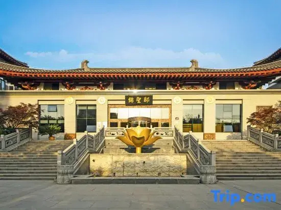 Royal Plaza Hotel
